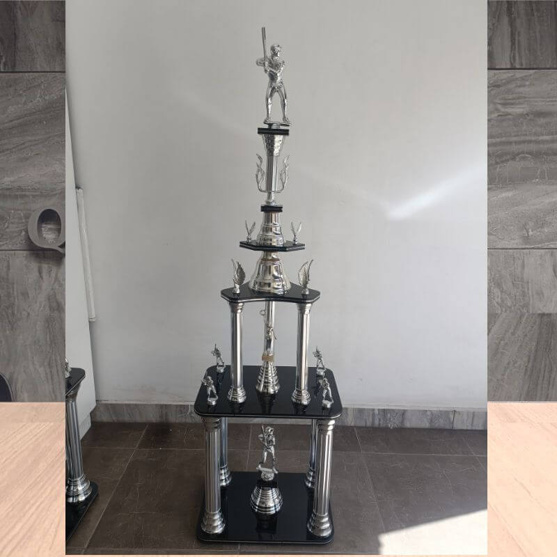 TROFEO TRADICIONAL DE 4 COLUMNAS