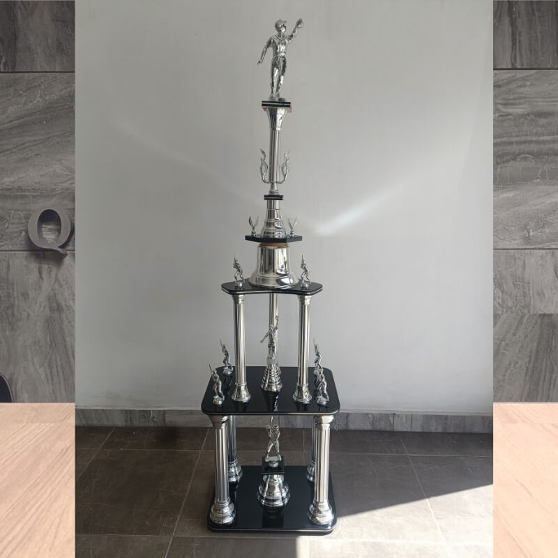 TROFEO TRADICIONAL DE 4 COLUMNAS